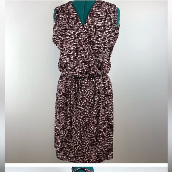 Banana Republic Dresses & Skirts - Banana republic maroon and white printed sleeveless dress